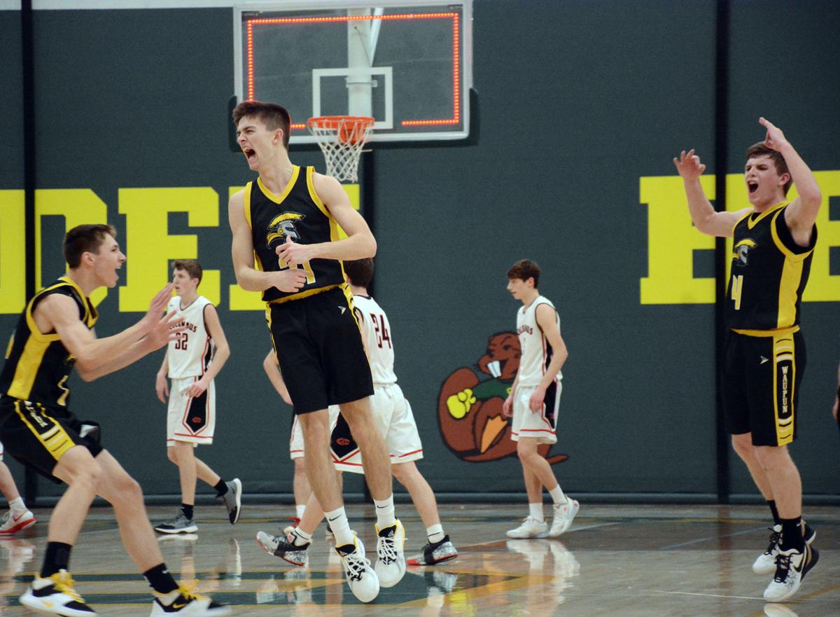 Boys Hoops Waupun Hangs On To Beat Columbus In Div 3 Sectional