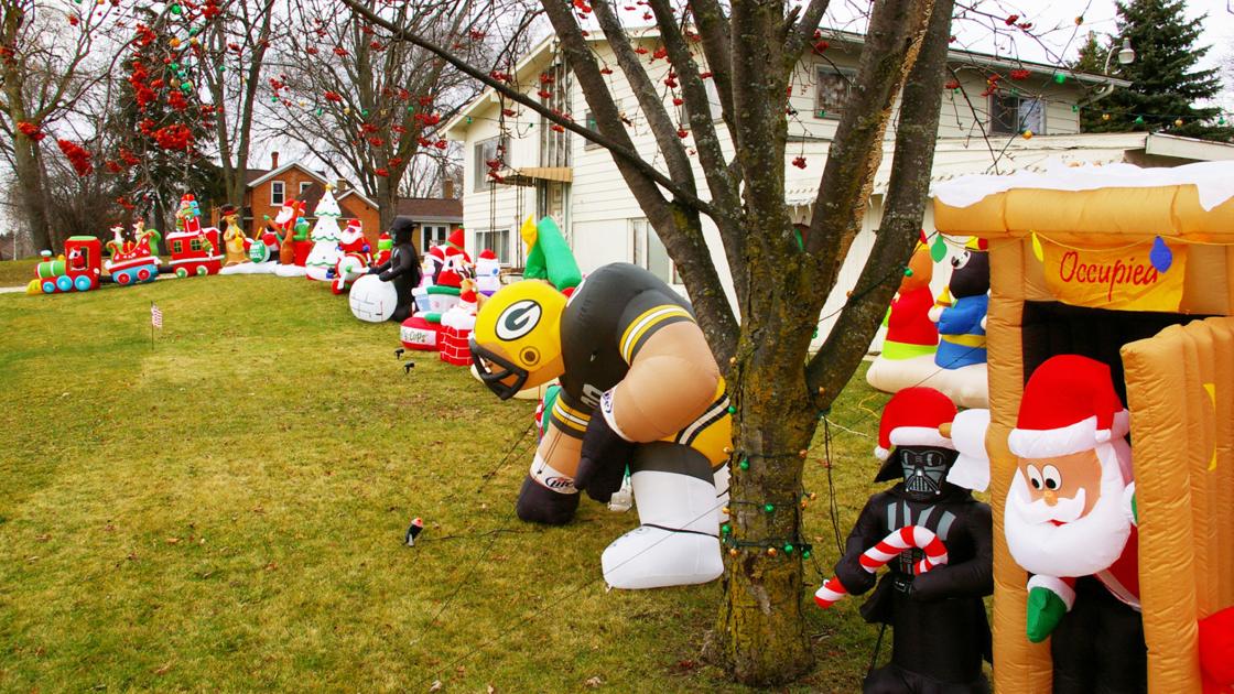 Holiday Blow Up Inflatable Decorations A Christmastime Hit Regional News Wiscnews Com