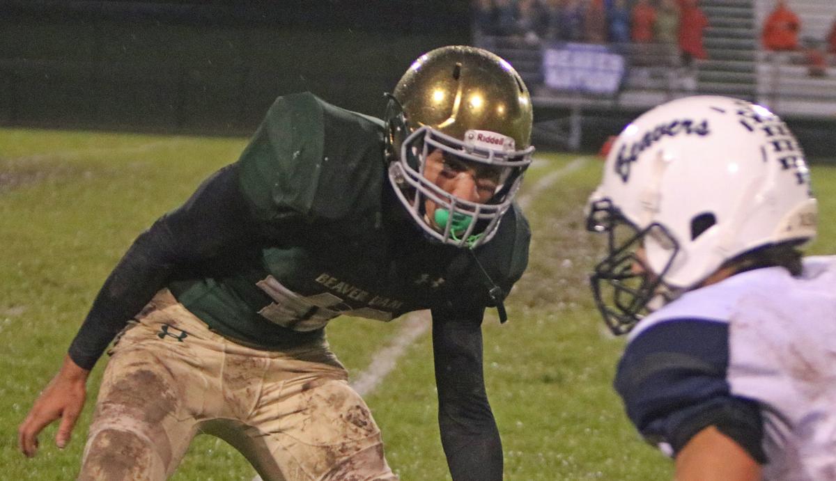 Football Reedsburg S Ground Game Grinds Out 28 7 Victory Over