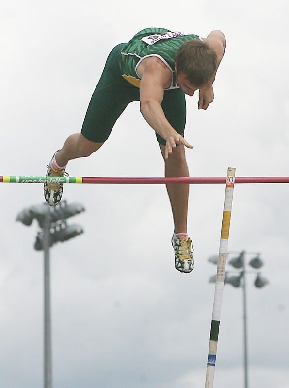 Schneider clears 14-6