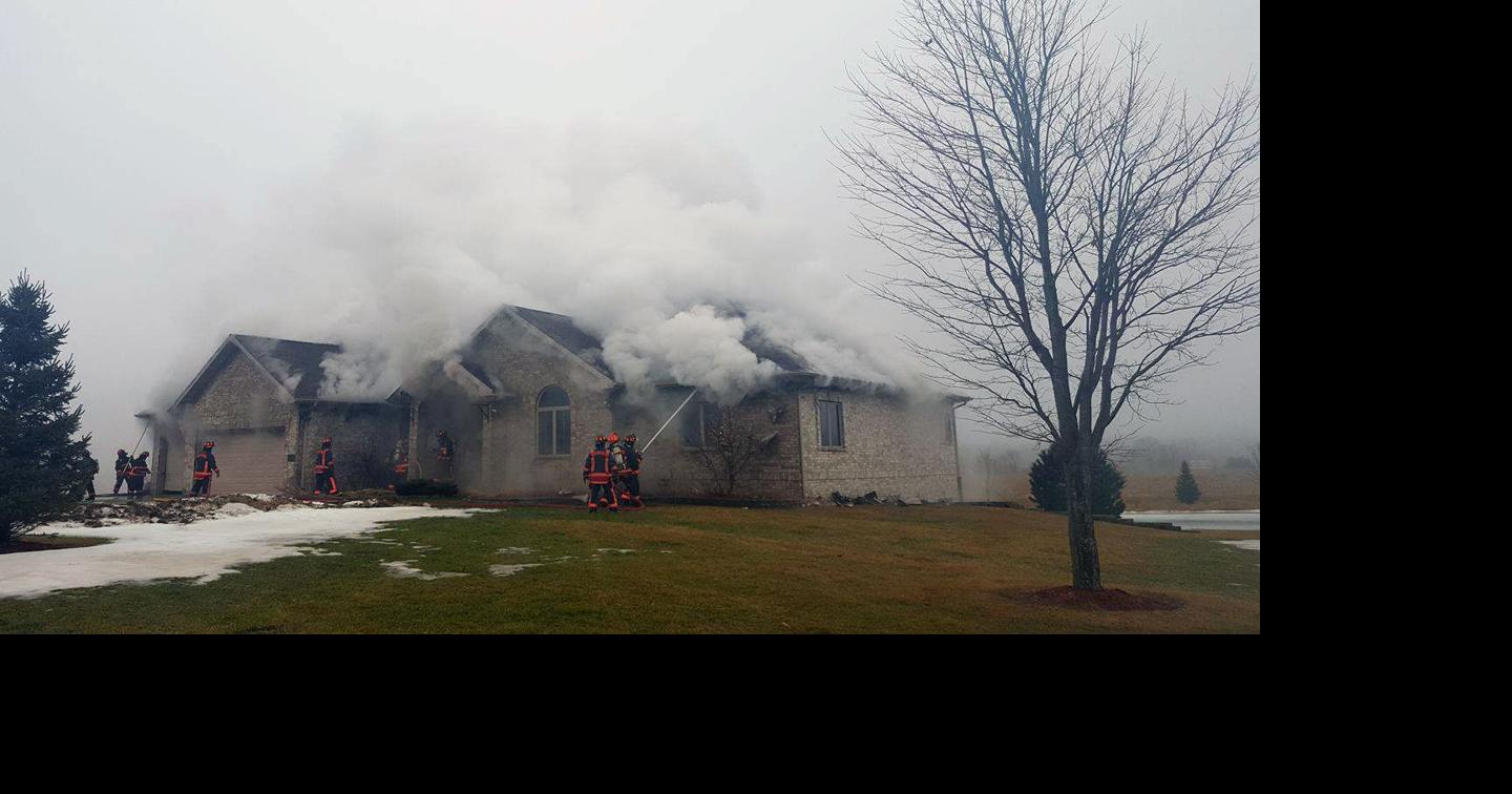 Couple displaced after Reedsburg house fire