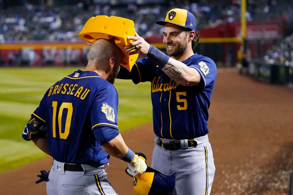 Rowdy Tellez lifts Brewers over Padres in series opener