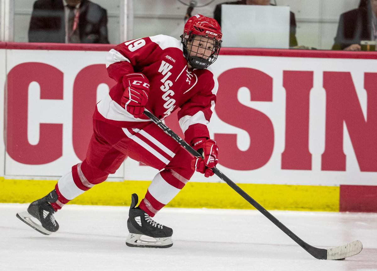 Wisconsin Badgers Daryl Watts Top Player Kristen Campbell Top Goalie In Monthly National Awards College Wiscnews Com
