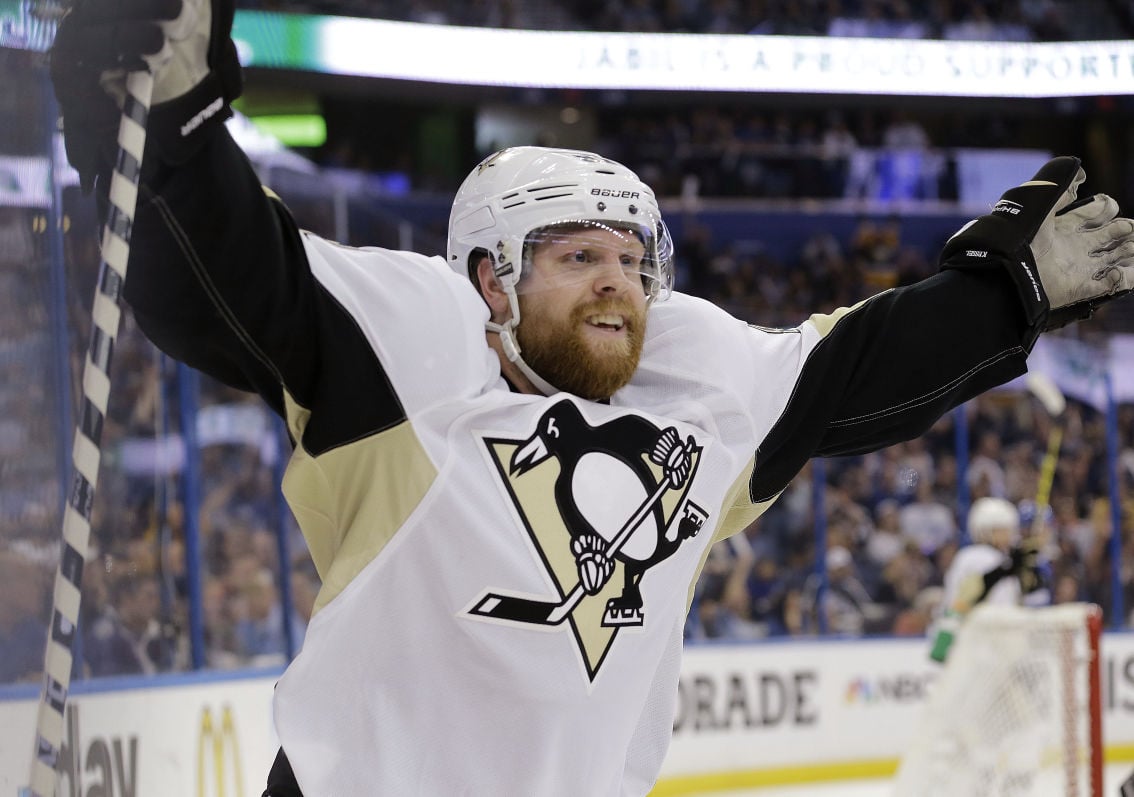 Phil Kessel, Penguins look to close out Sharks in Game 5