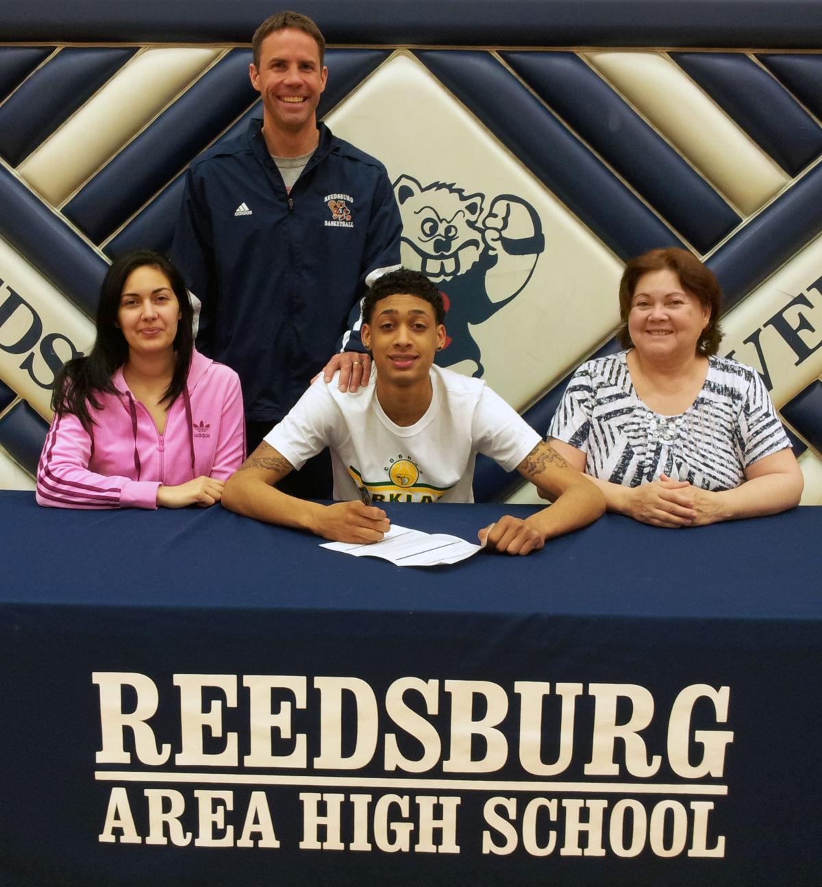 Prep Boys Basketball Reedsburg S Capreace Salinas Signs With Parkland College Basketball Wiscnews Com