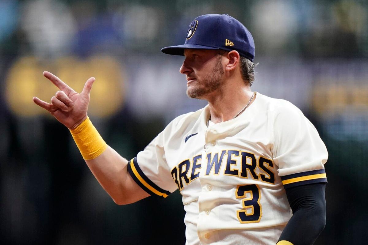 Brewers: Matt Arnold Gives Update on Craig Counsell's Contract Situation