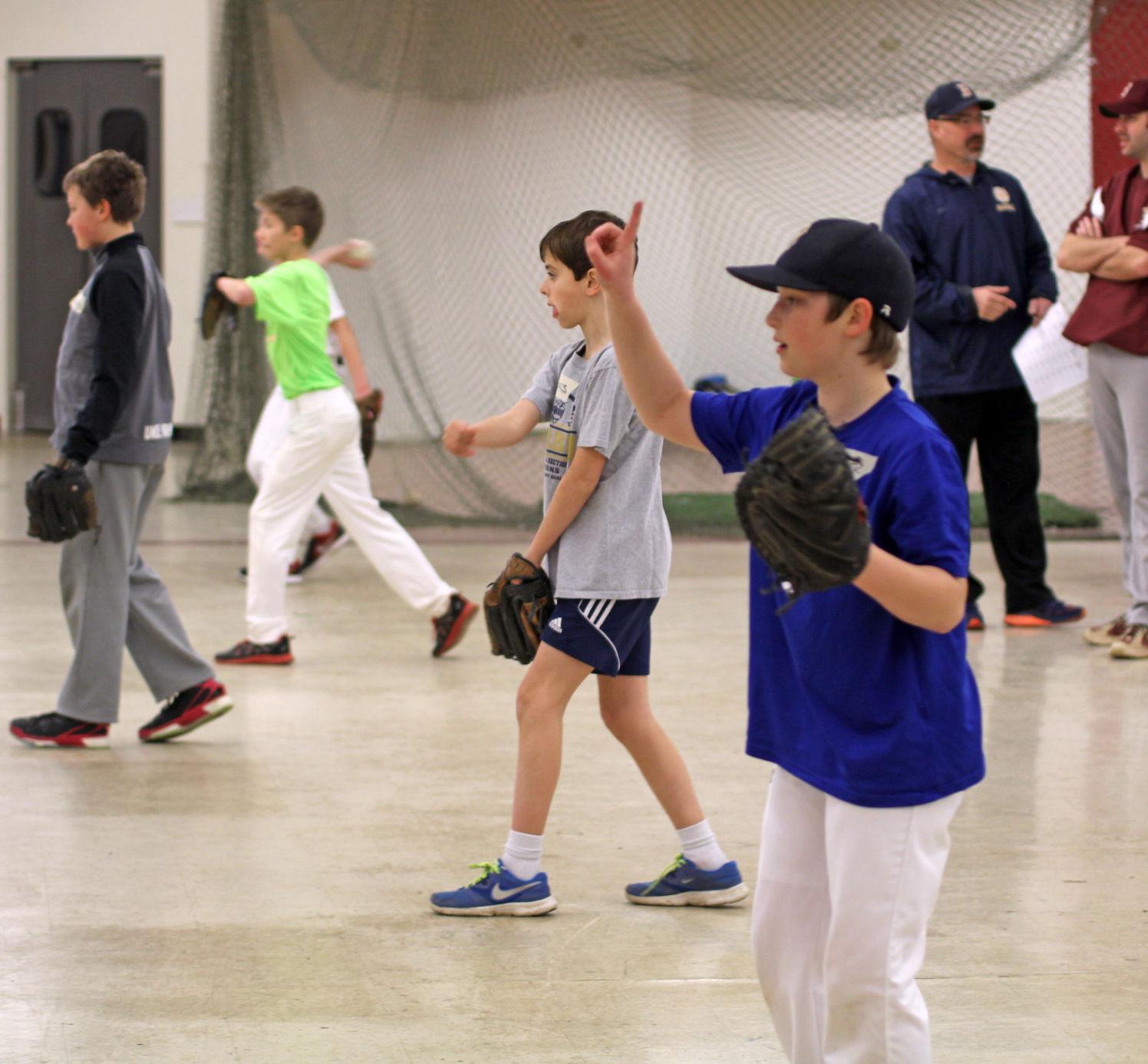 youth indoor baseball shoes