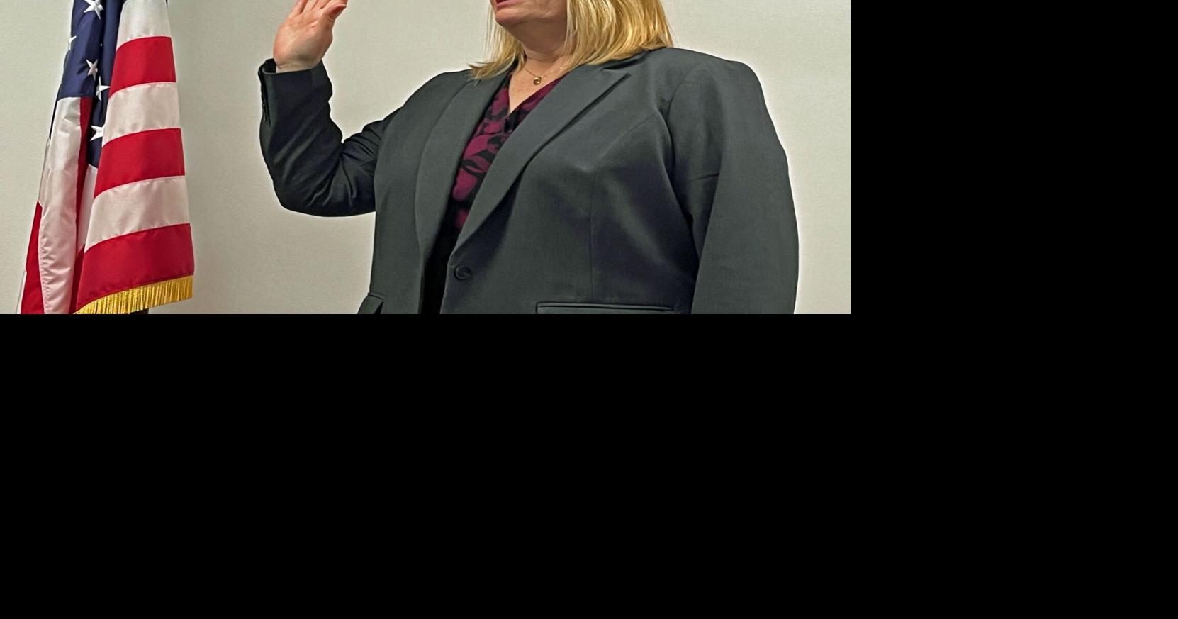New Beaver Dam Mayor Bobbi Marck sworn in to office