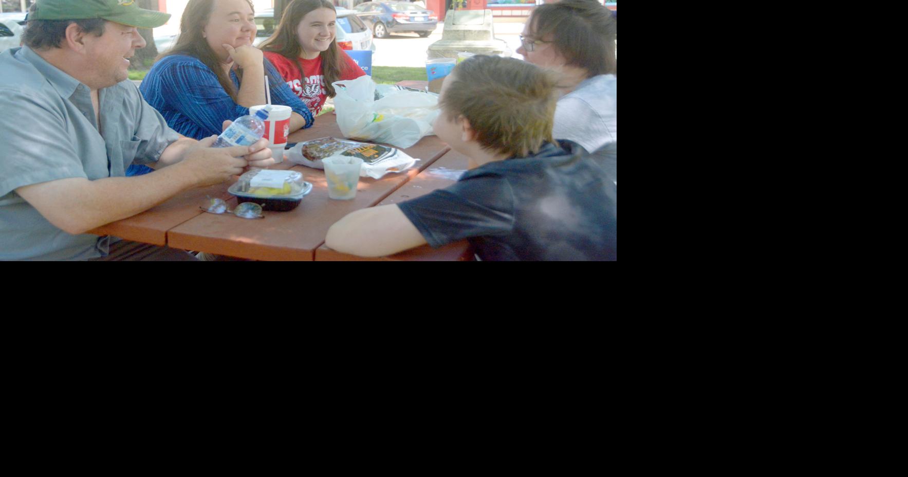 Downtown Baraboo Inc. works with city to add outdoor dining options