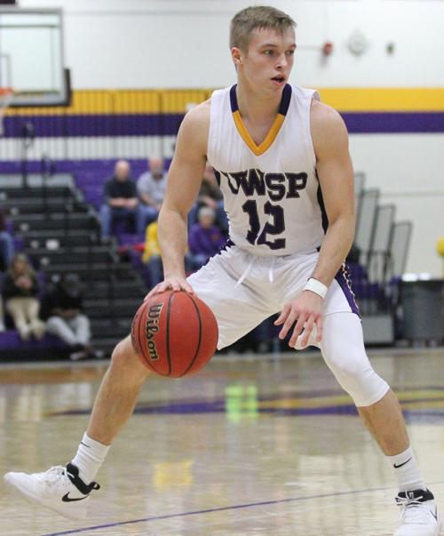 Men S College Basketball Beaver Dam S Garrett Nelson Having Good
