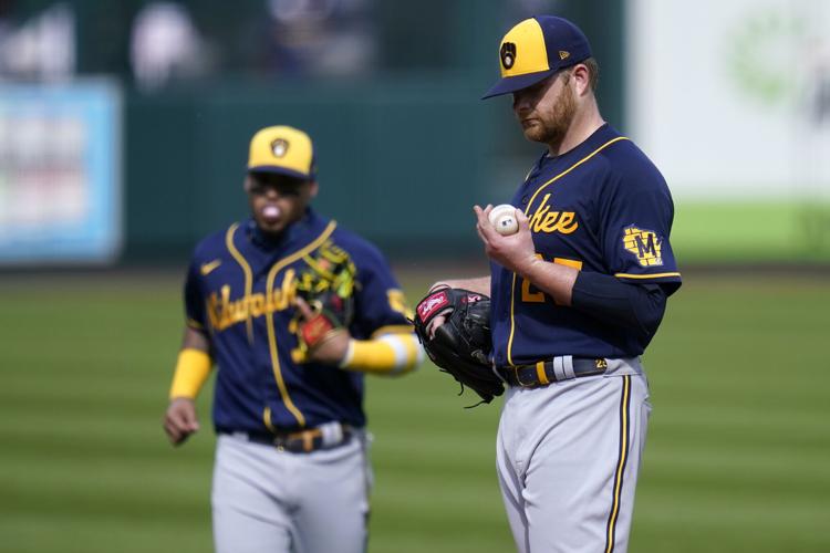 Brewers clinch 4th consecutive postseason berth