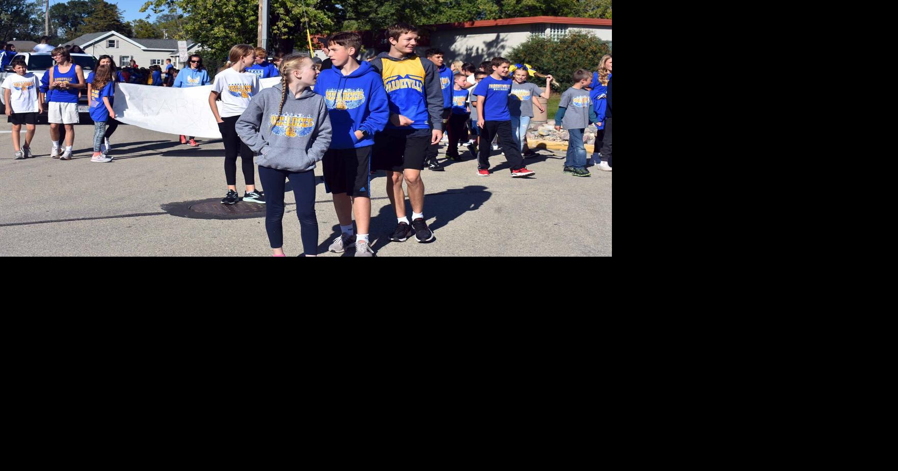 PHOTOS Bulldogs on parade! Pardeeville celebrates