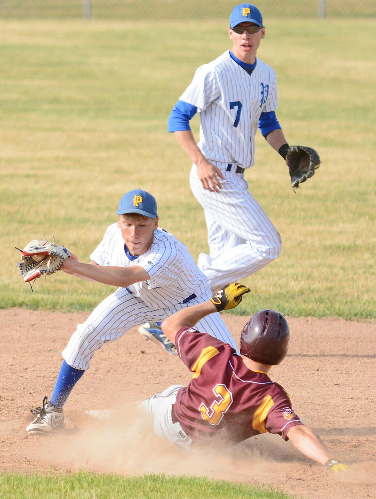 PREP BASEBALL Waterloo strikes early, stymies Pardeeville in 71, D3