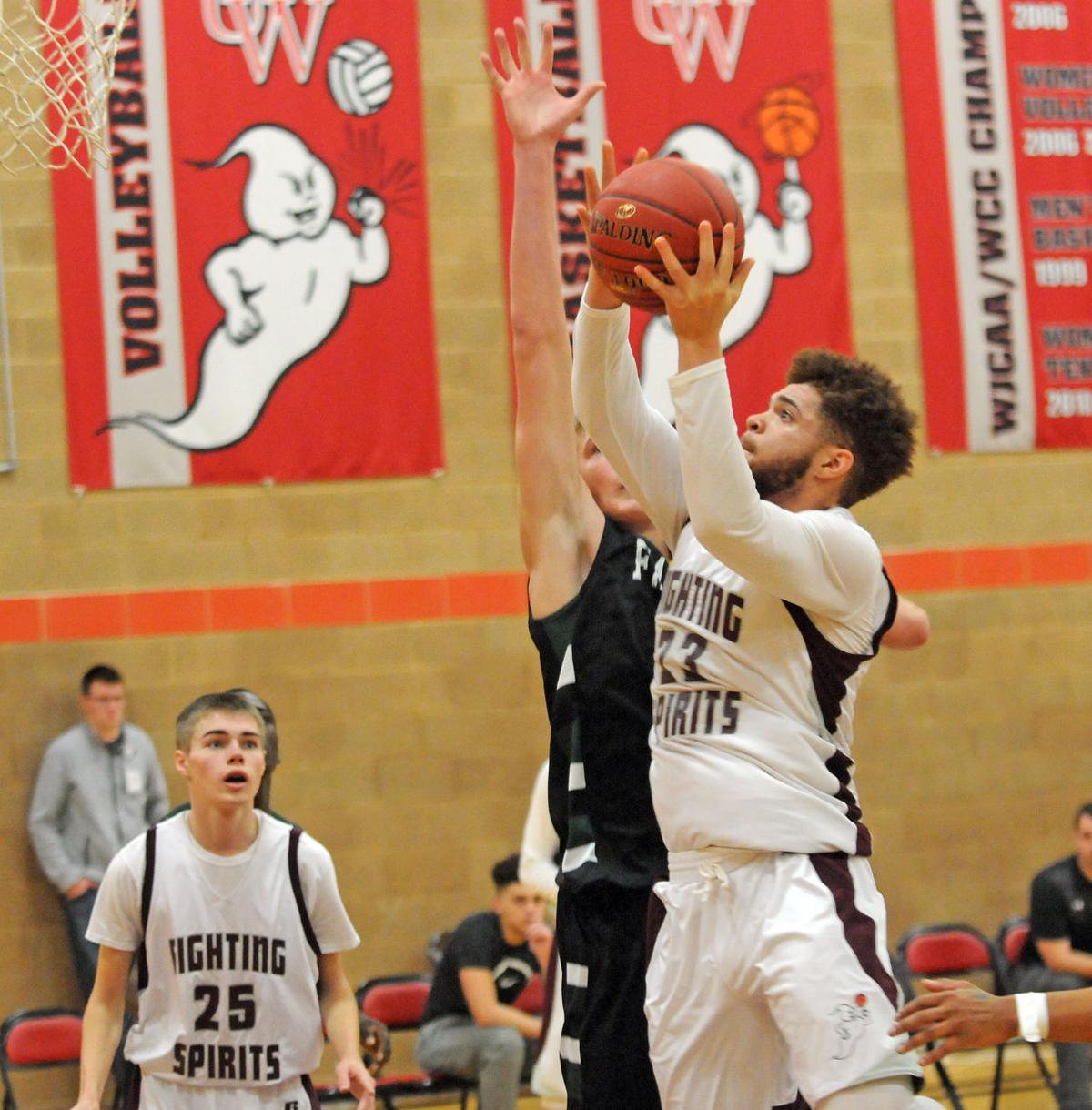 College Men S Basketball Short Handed Uw Baraboo Sauk County Falls Short Against Uw Fond Du Lac College Wiscnews Com