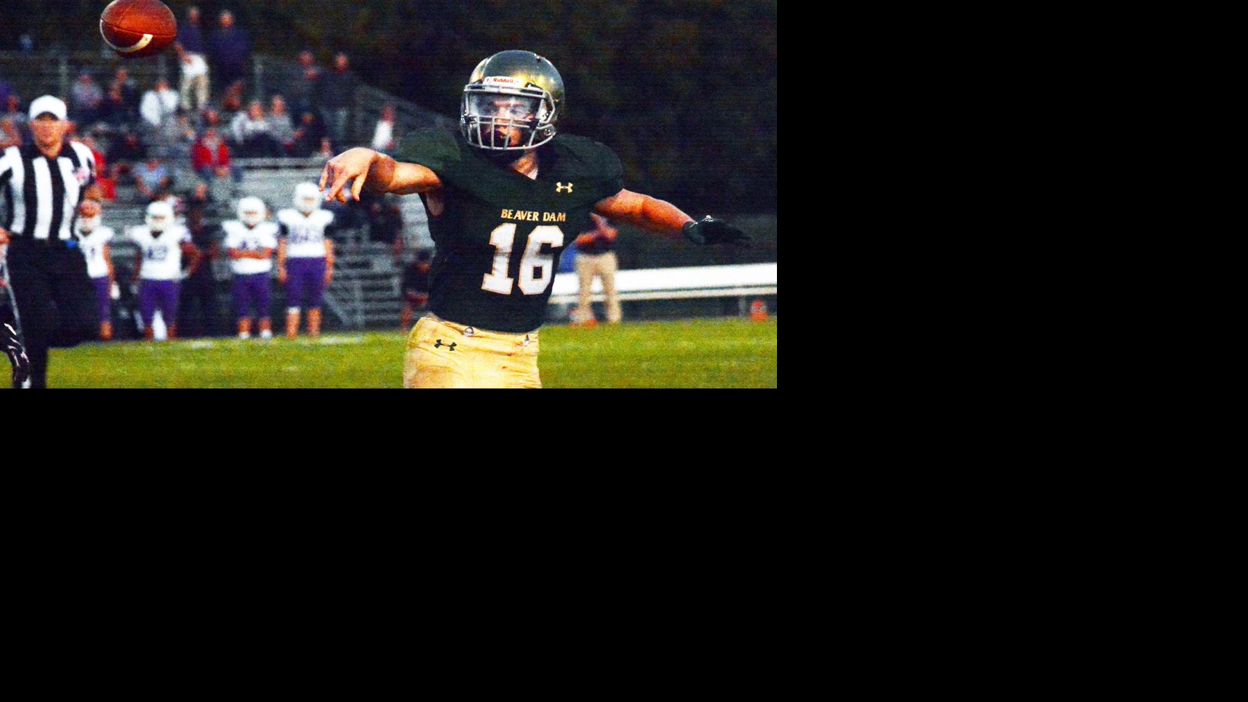 Football Stoughton Offense Too Much For Beaver Dam In 34 13