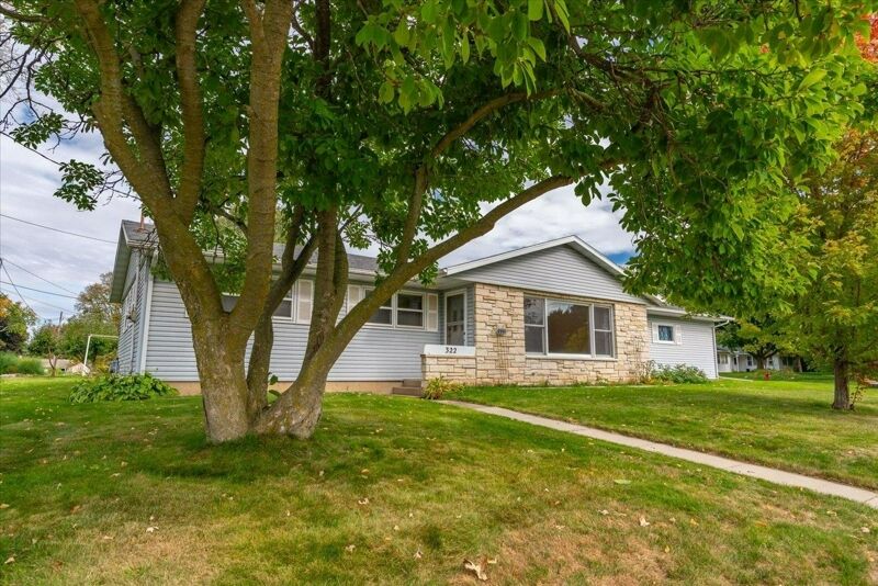 3 Bedroom Home in Sun Prairie 310,000