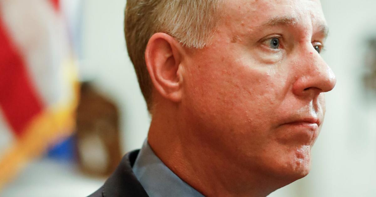 Robin Vos should look in the mirror to see what a 'blatant partisan' looks like