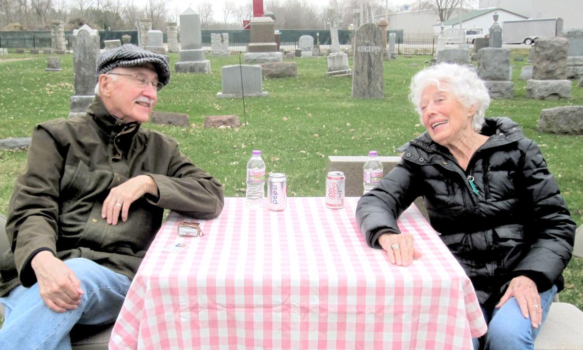 Couple share memories during graveside picnic in Waupun Regional news