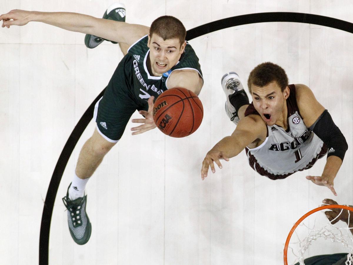Men S College Basketball Uwgb Starts Hot But Ultimately Gets Run Out Of The Gym By A M College Wiscnews Com