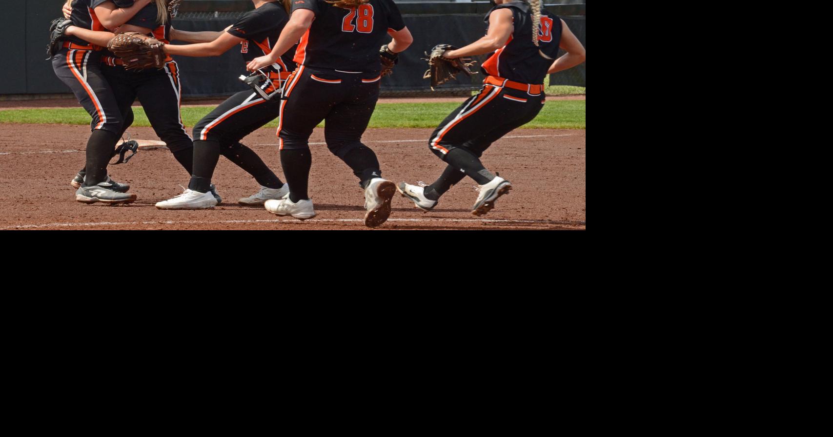 GALLERY softball wins program's 5th state title