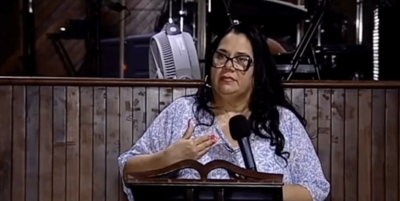 Pastora se retracta tras controversia por mención al ICE en Iglesia