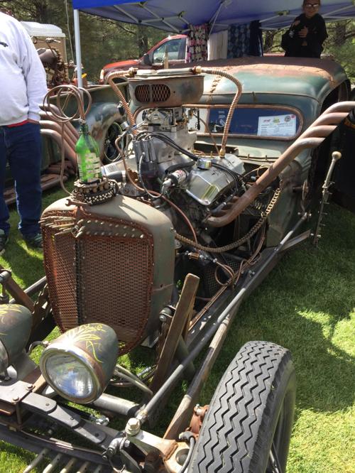 Run to the Pines car show