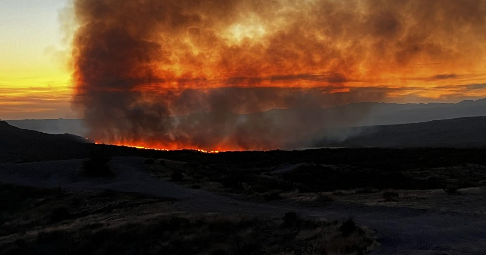 Wildfires force closure of Hwy. 87 - Vimarsana News