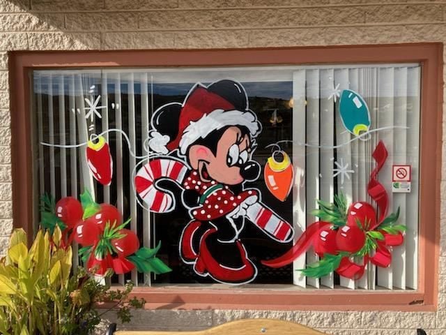 What Kind of Paint Should I Use for Holiday Window Painting?