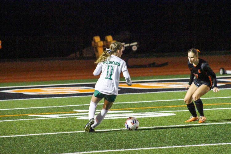 North Marion girls soccer dominates Scappoose, advances to state ...