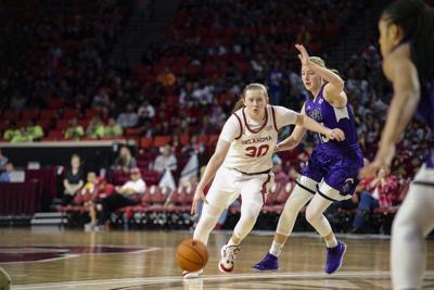 Ou Women S Basketball Oklahoma S Taylor Robertson Performing Like