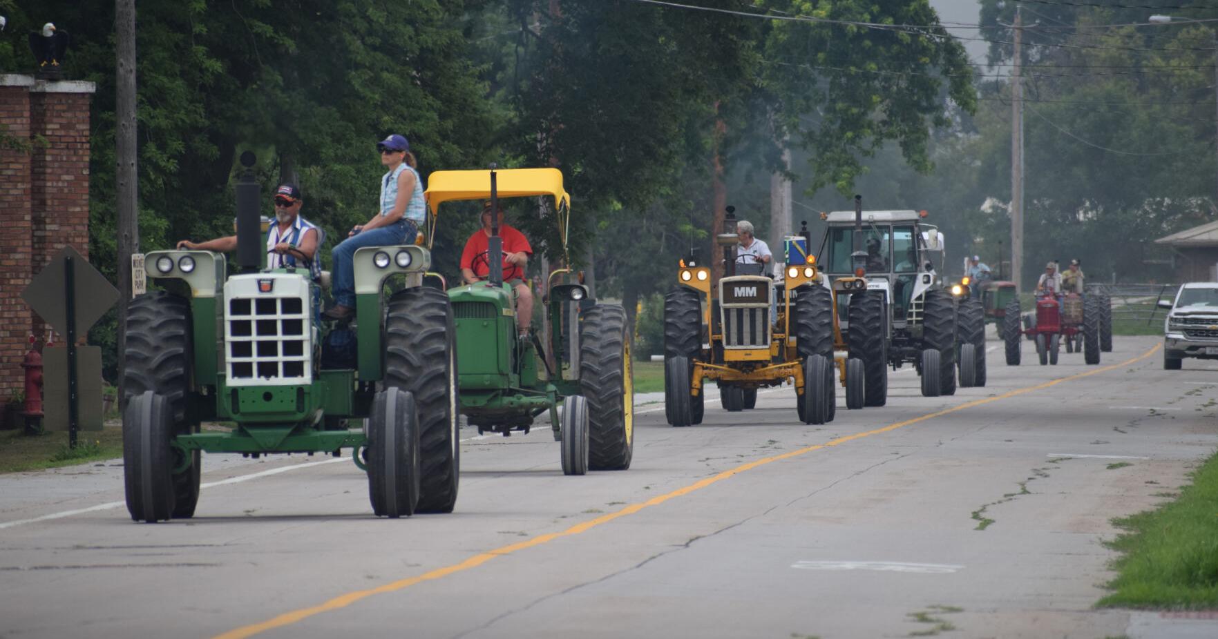 Tractor enthusiasts tour county - Vimarsana News