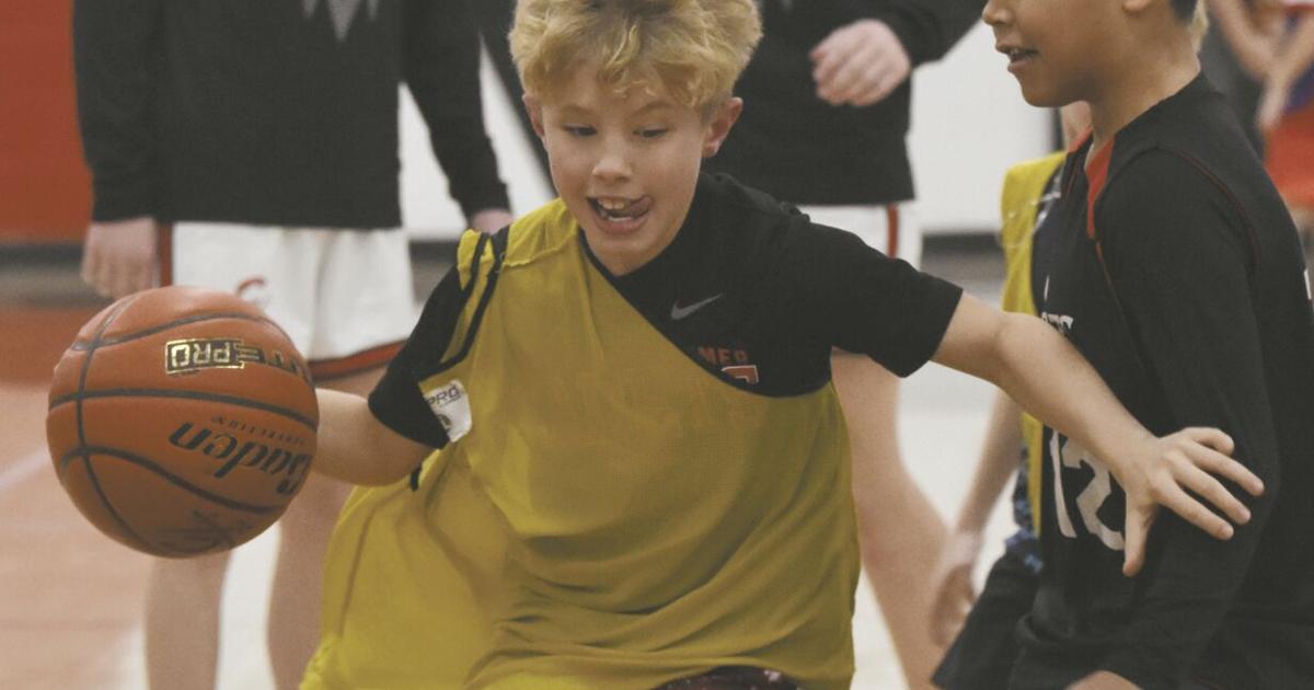 Yball Cadet youth play ball at halftime | Sports | wpnews.com