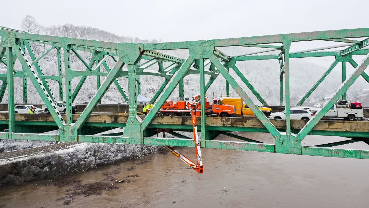 Officials St. Albans/Nitro Bridge on I64 near Charleston expected to