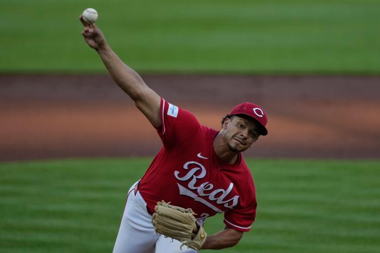 Suárez homers twice and drives in 6 to back Burns as Reds rout Mets 12