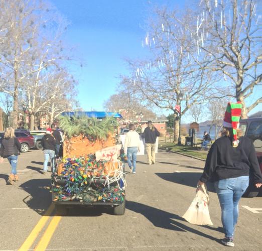 Gallipolis Christmas parade draws 70 entries, plenty of spectators