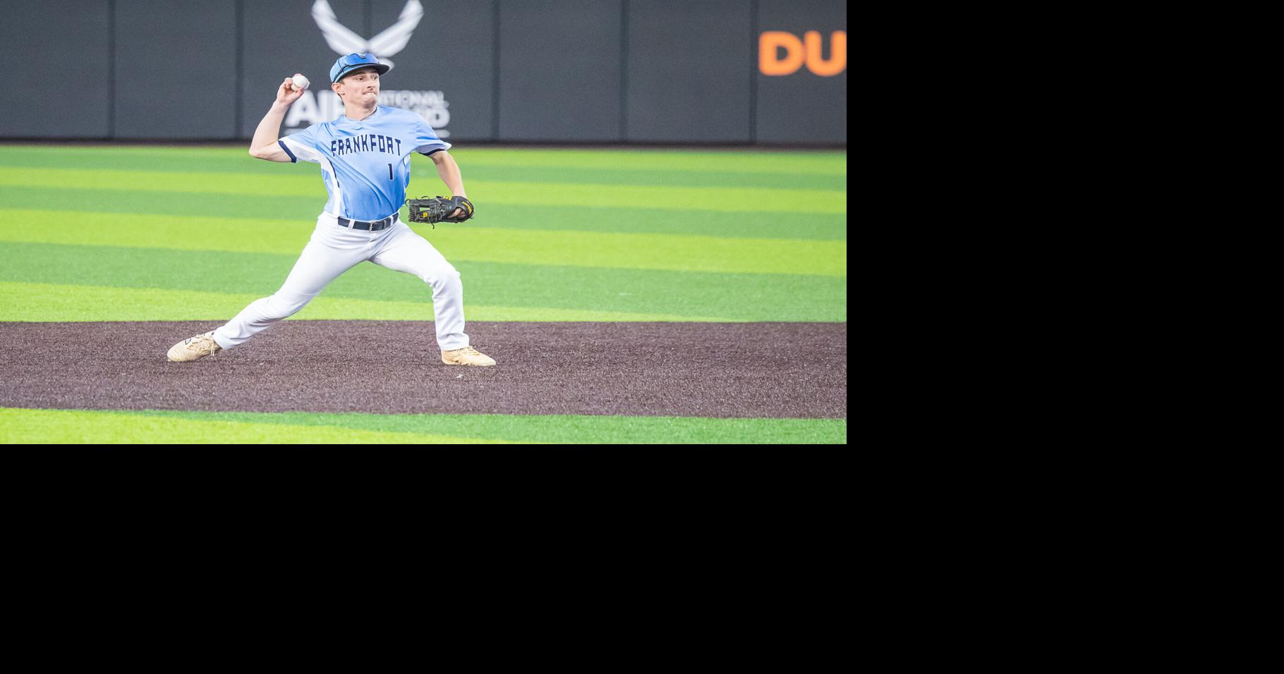 8260-1 throws runner out at first.jpg