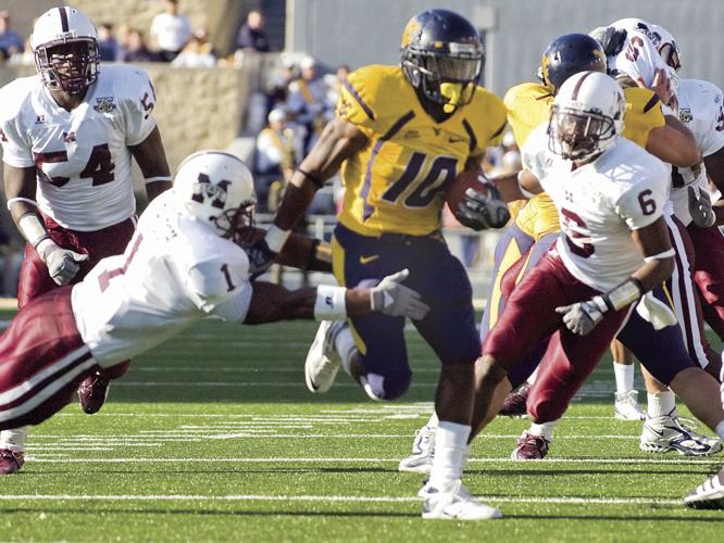 West Virginia's Steve Slaton (10) runs away from East Carolina's