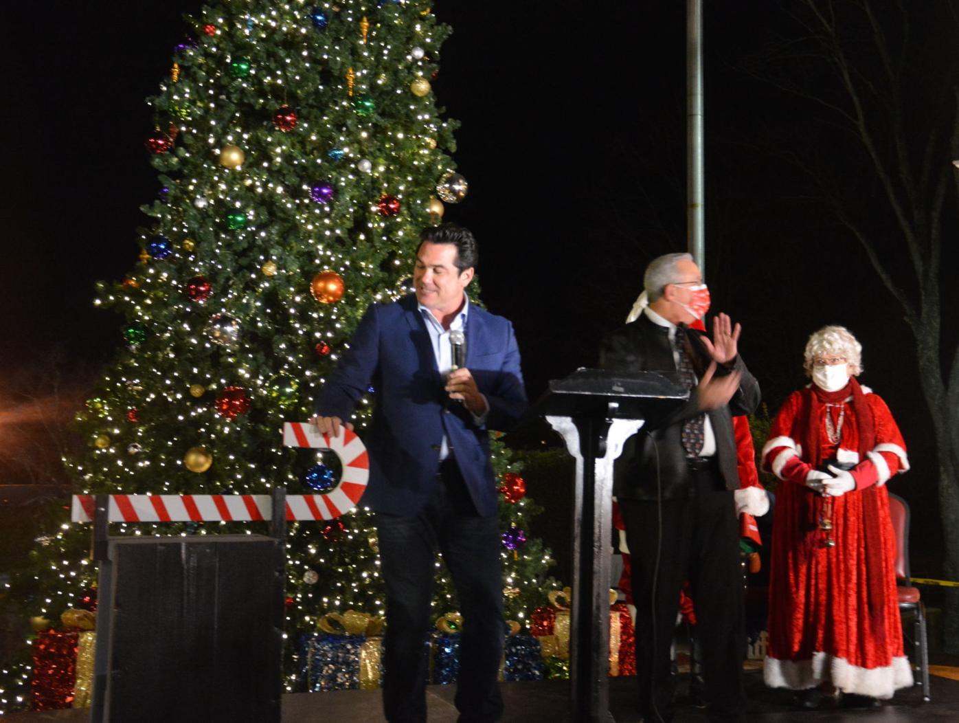 Hungarian Christmas Bridgeport Ct 2022 Altered Bridgeport (West Virginia) Light Up Night Still Delights Smaller  Crowd | Harrison News | Wvnews.com