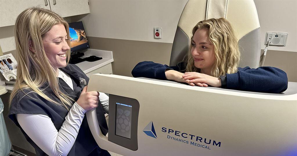 Estudiantes de WVU Hospitals en formación de imágenes médicas