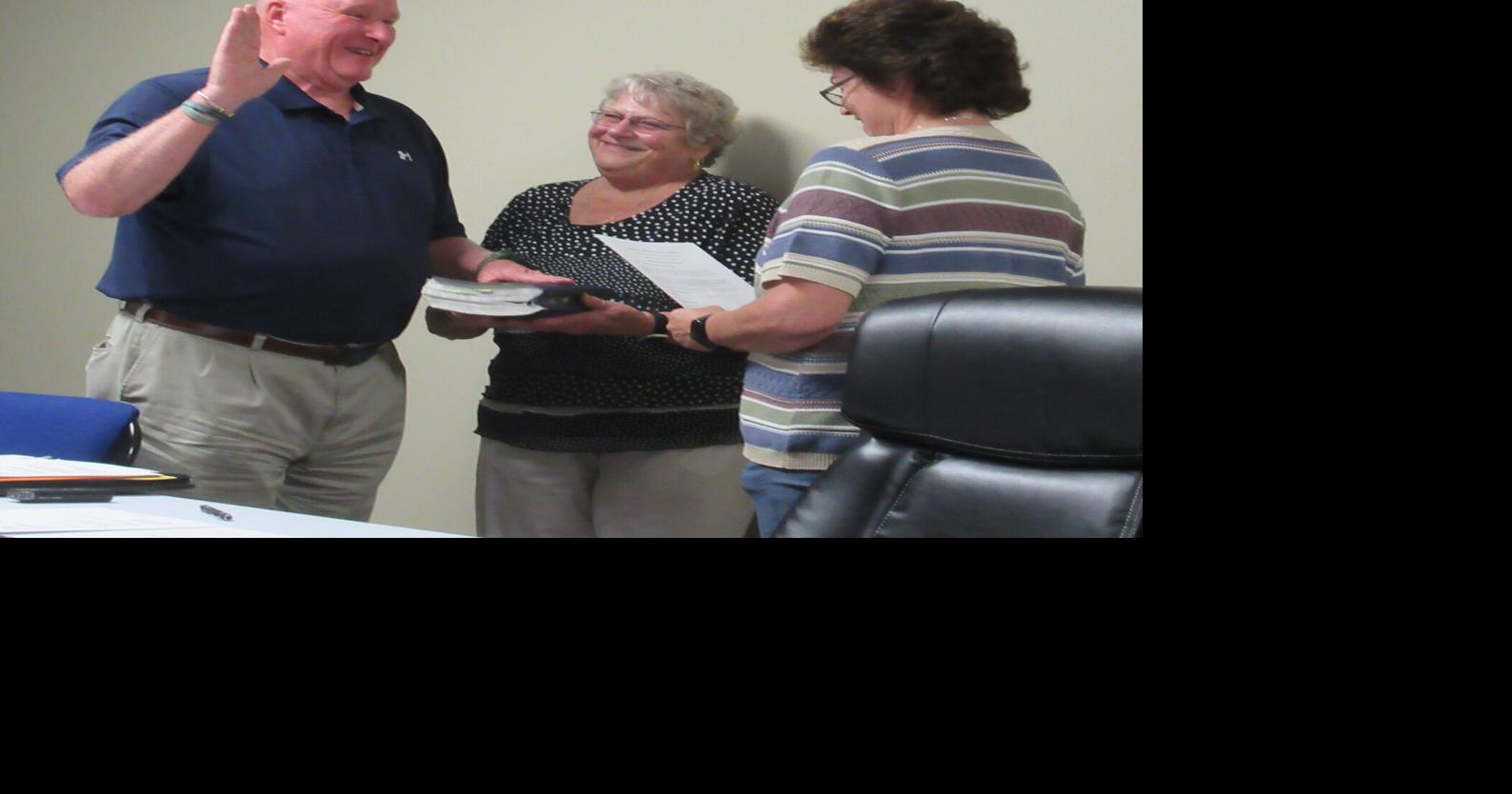 Carpendale swears in new mayor, council; changes meeting schedule