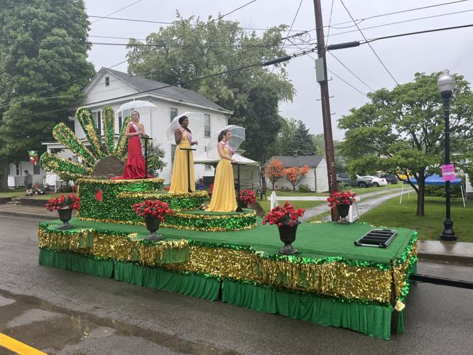 Rainy weather does not dampen the West Virginia Strawberry Festival