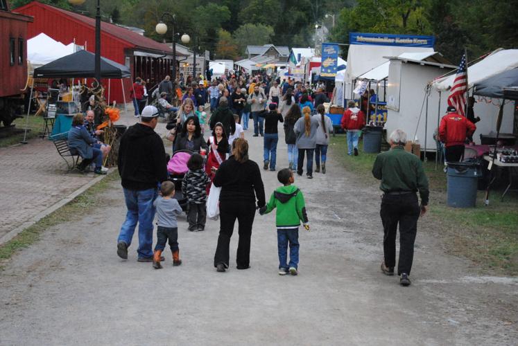 Apple Butter Festival underway in Salem, hundreds attend to enjoy
