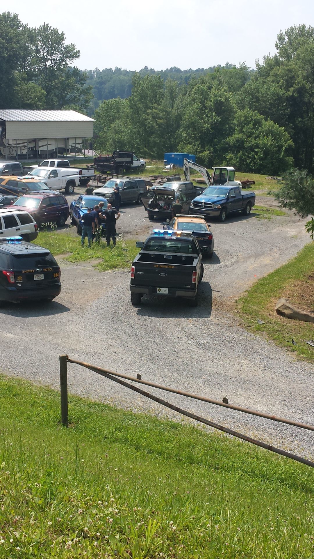 Car chase ends in Pleasant Valley Fairmont News