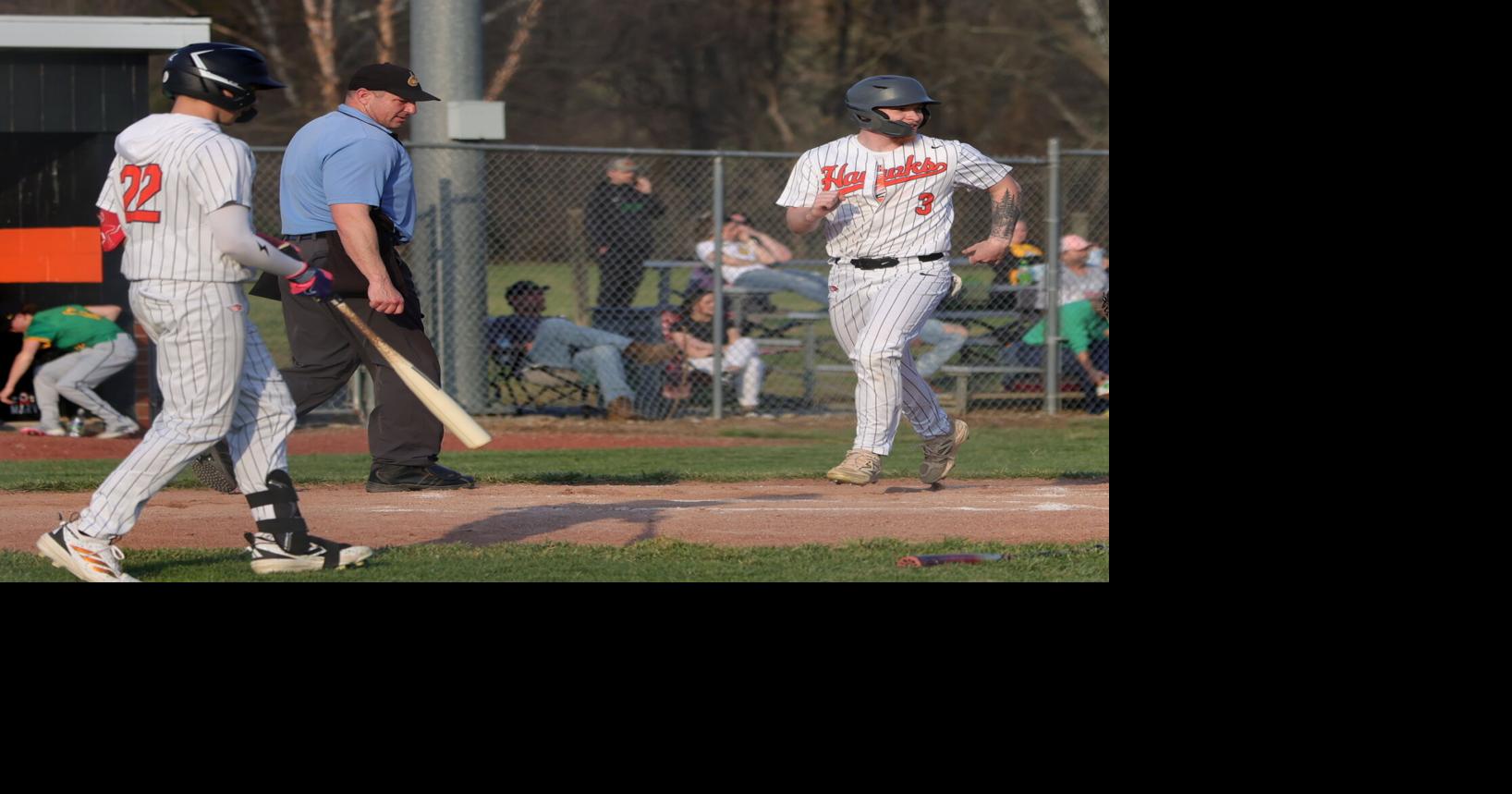 SH #3 trots home for the Hawks 3rd run.JPG