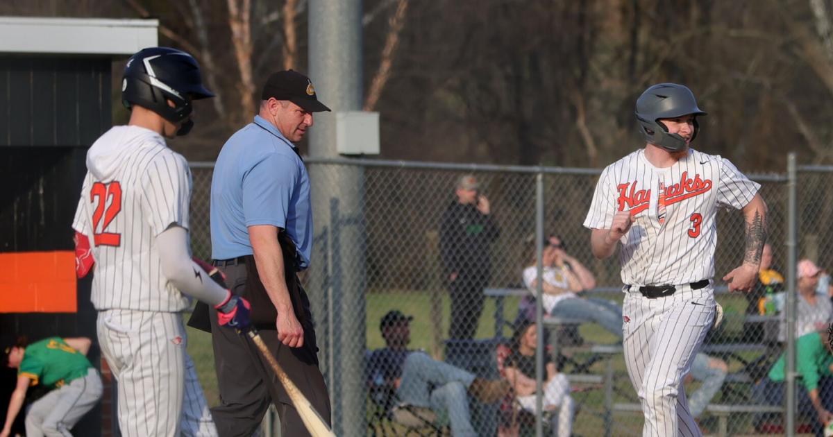 SH #3 trots home for the Hawks 3rd run.JPG
