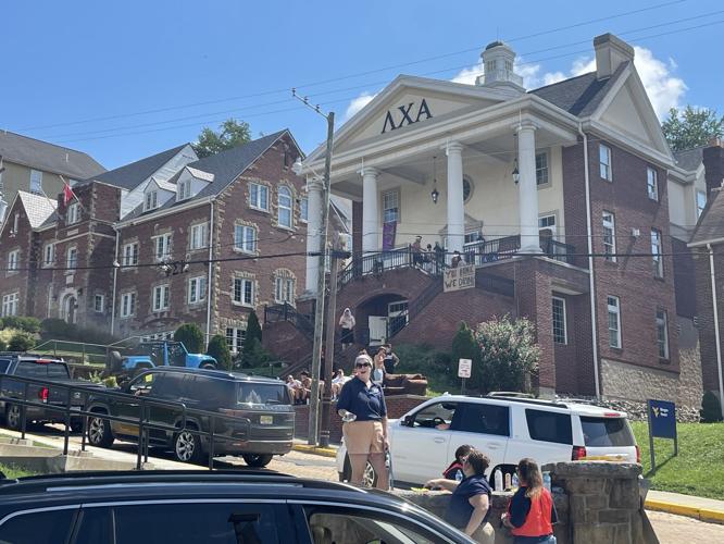 Students arrive in Thursday for West Virginia University
