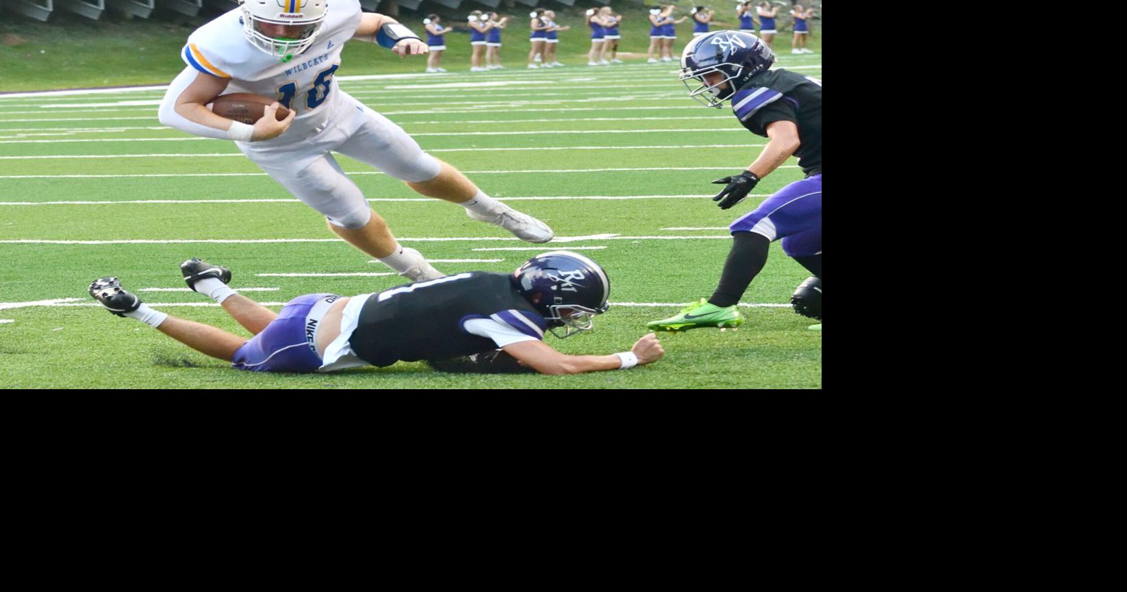 Logan High 0904 Lucas Lambert dives front