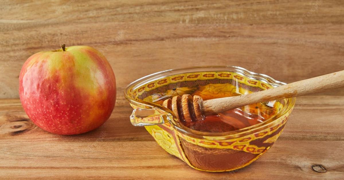 rosh-hashanah-jewish-new-year-holiday-concept-bowl-form-apple-with-honey-apples-traditional-symbols-holiday-wooden-background_11