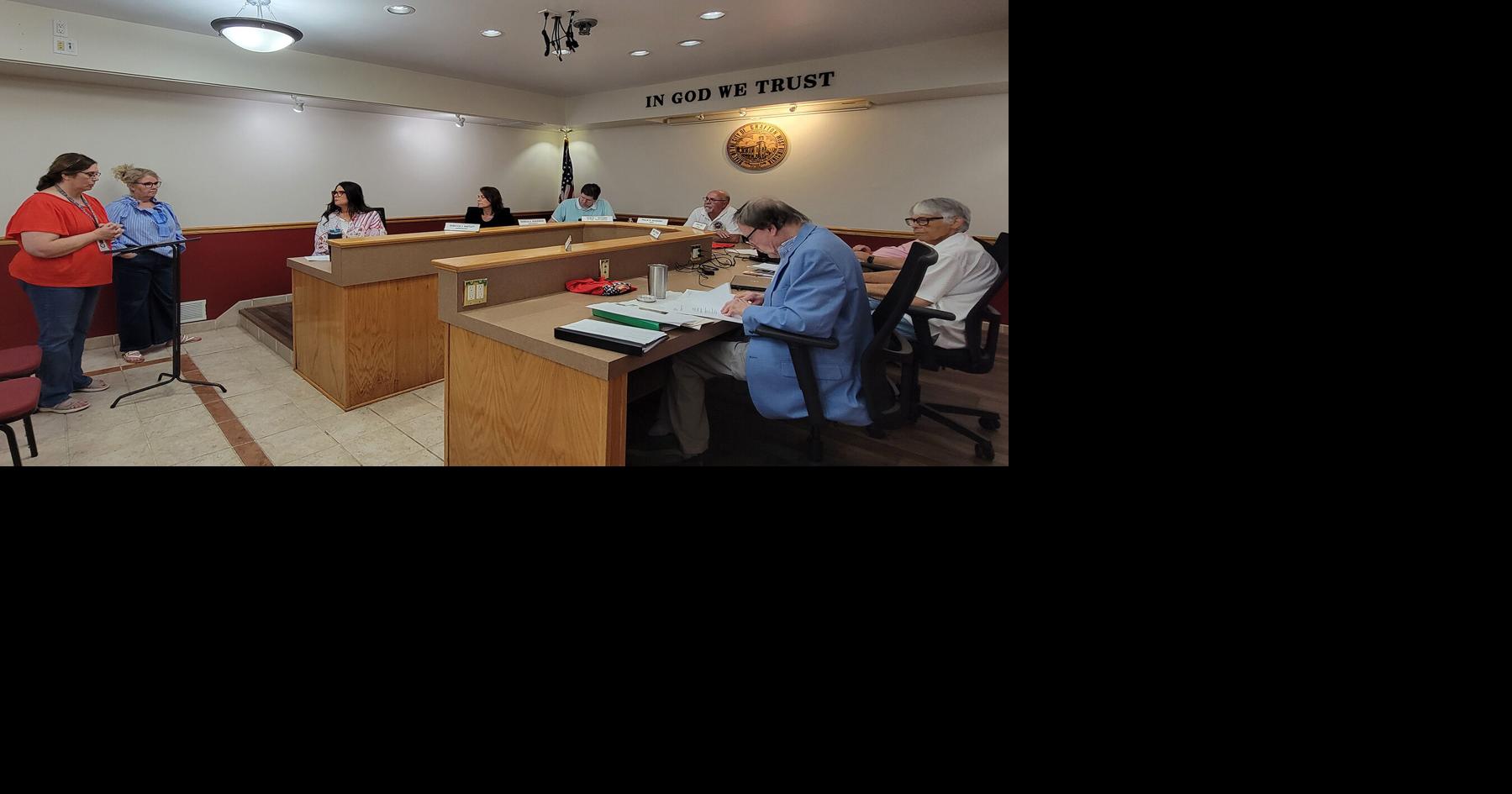 Duretha Mayle speaks to council