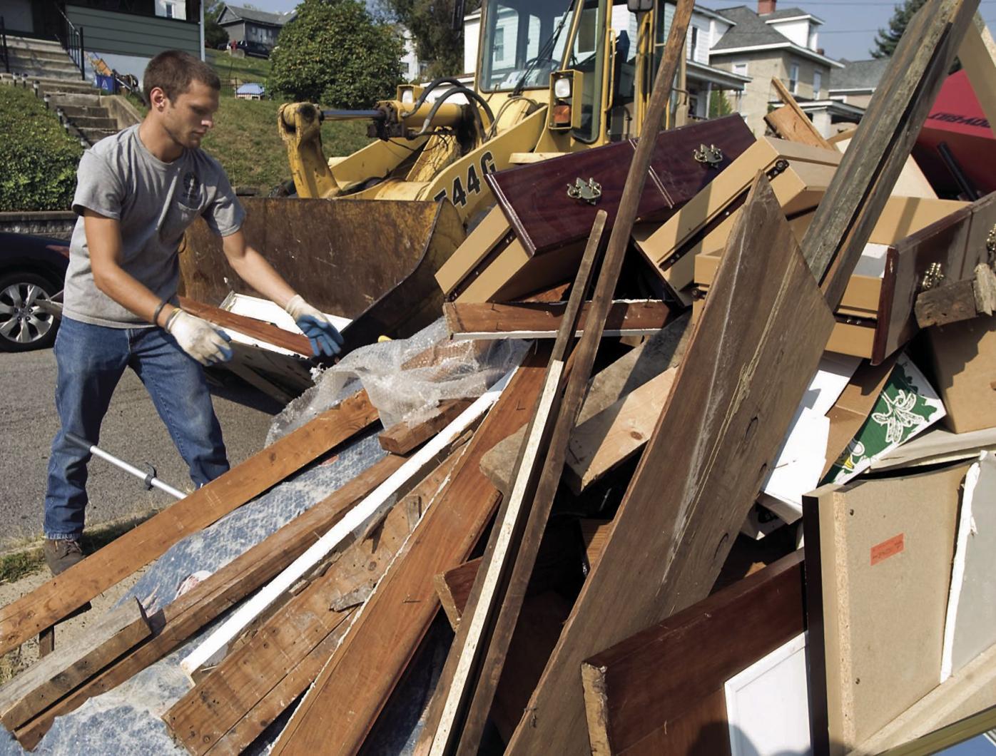 Clarksburg Trash Pickup On Christmas Eve 2021 Clarksburg West Virginia Fall Clean Up Back On Will Start Oct 4 News Wvnews Com